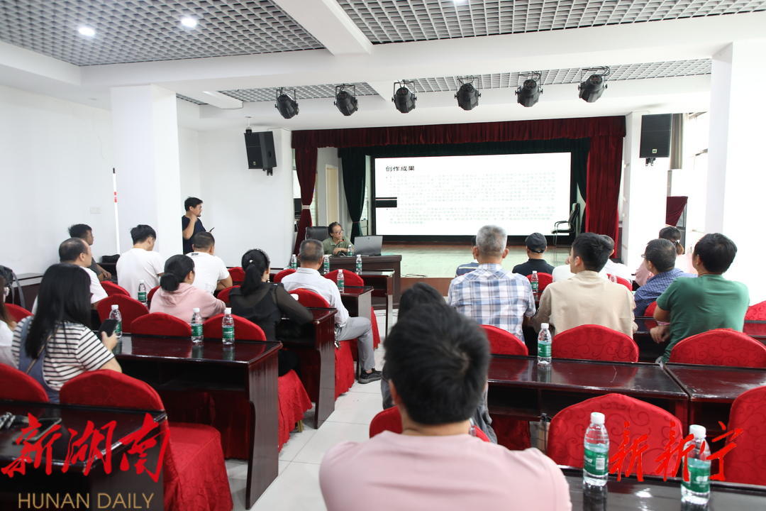 中国作家协会会员萧剑受邀为县美术爱好者授课_邵阳头条网